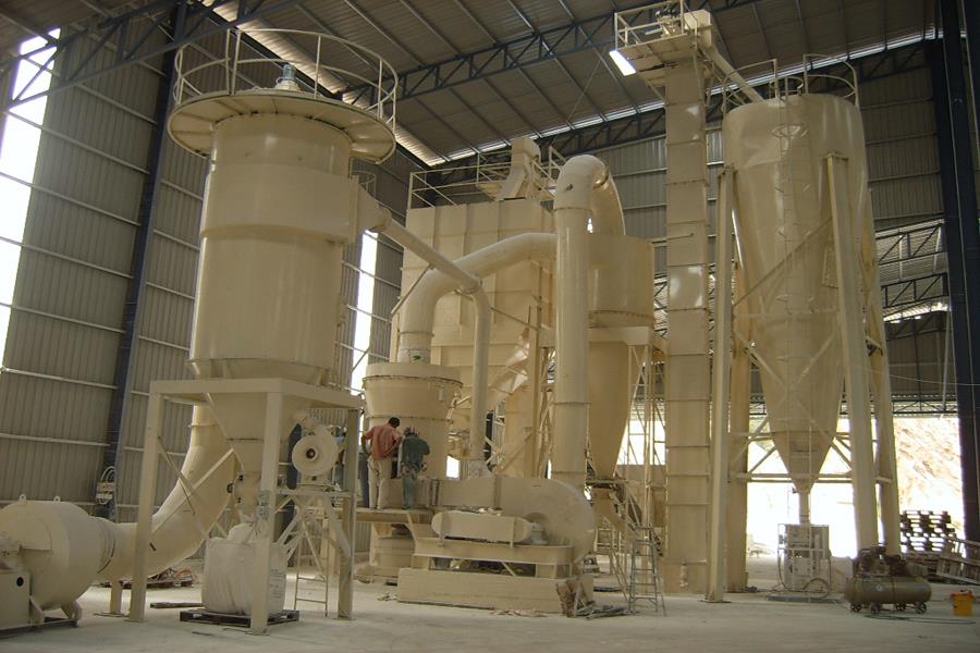 What equipment is needed for a limestone crushing plant with a production capacity of 500 tons per hour?