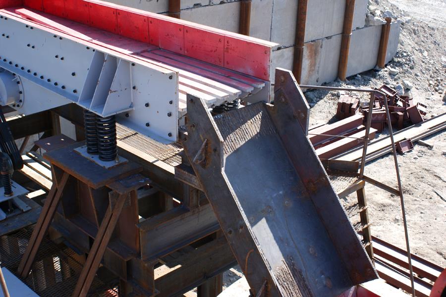 What are the new sand making machines with an output of 500 tons per hour and how much do they cost?