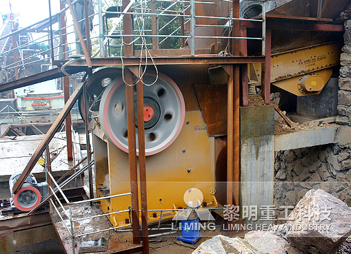 What factors affect the production capacity of cone crushers?