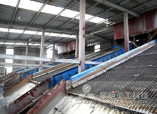 Equipment for the production of sand and gravel with a capacity of 300 tons per hour.